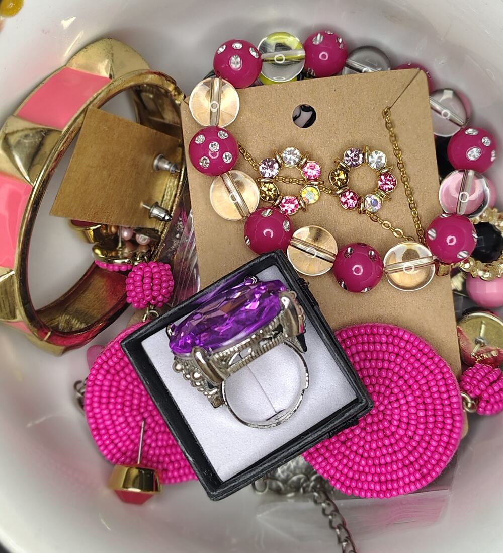 BRIGHT PINK THEMED COSTUME JEWELRY LOT - 15 BEAUTIFUL PIECES!